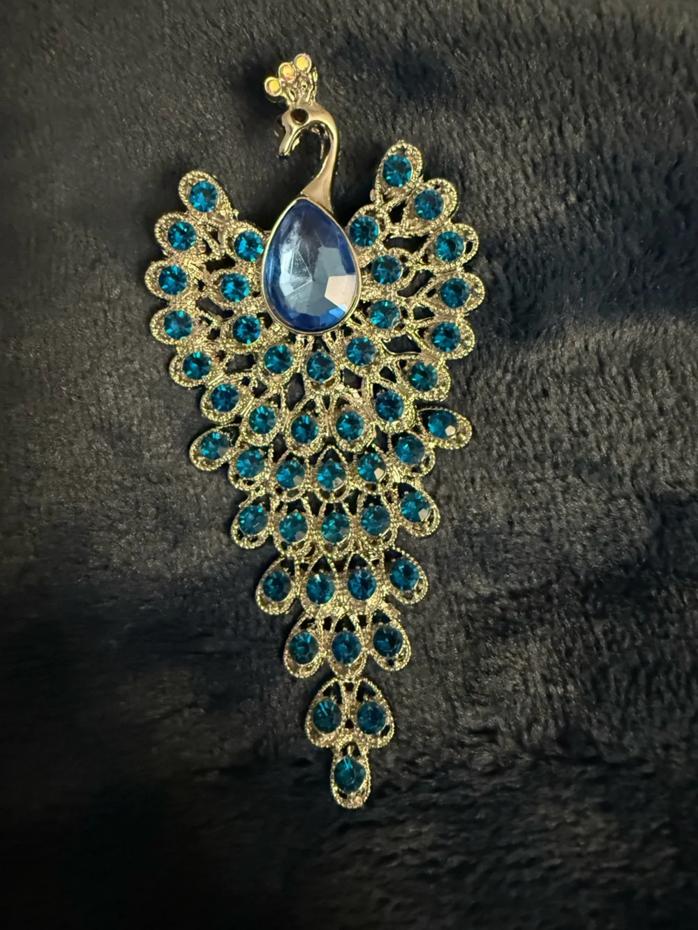 Brooch Peacock Gold-Tone Teal Crystal Free Flowing Tail Jewelry Pin #12